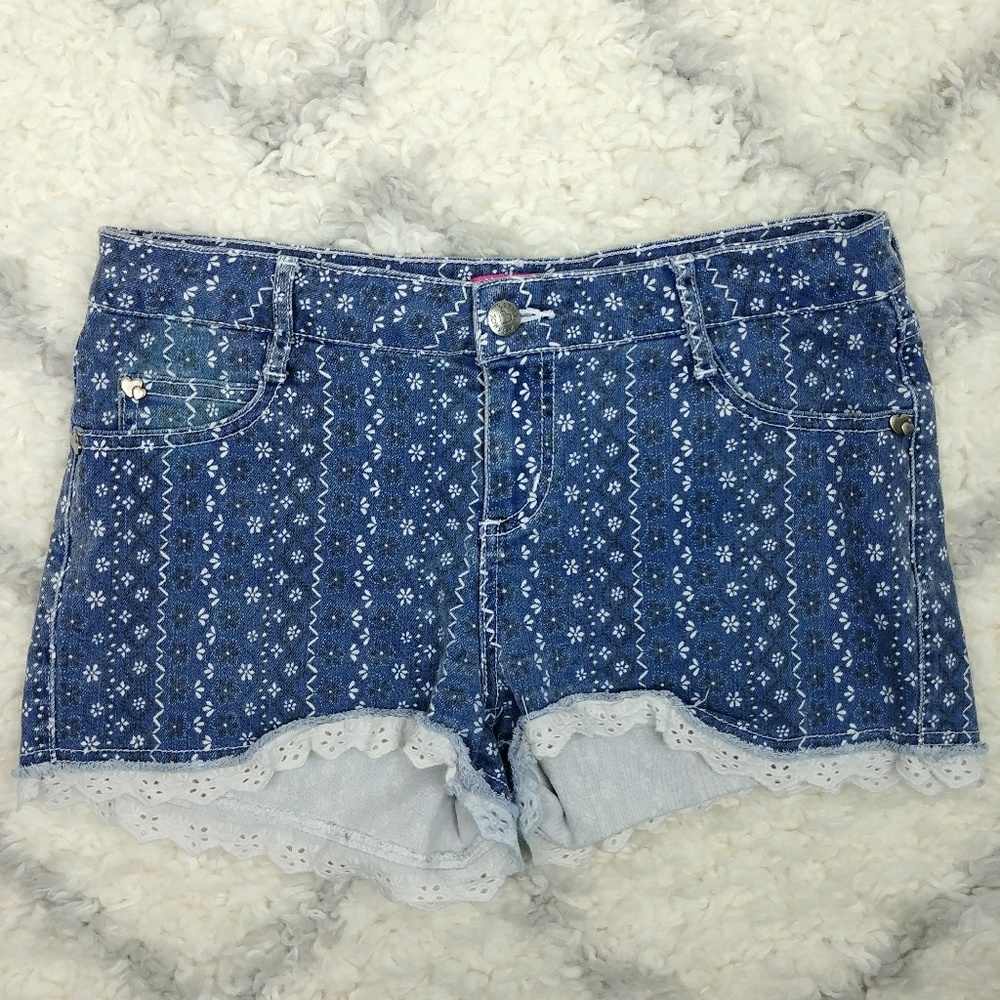 Betsey Johnson denim shorts with lace trim Size 6